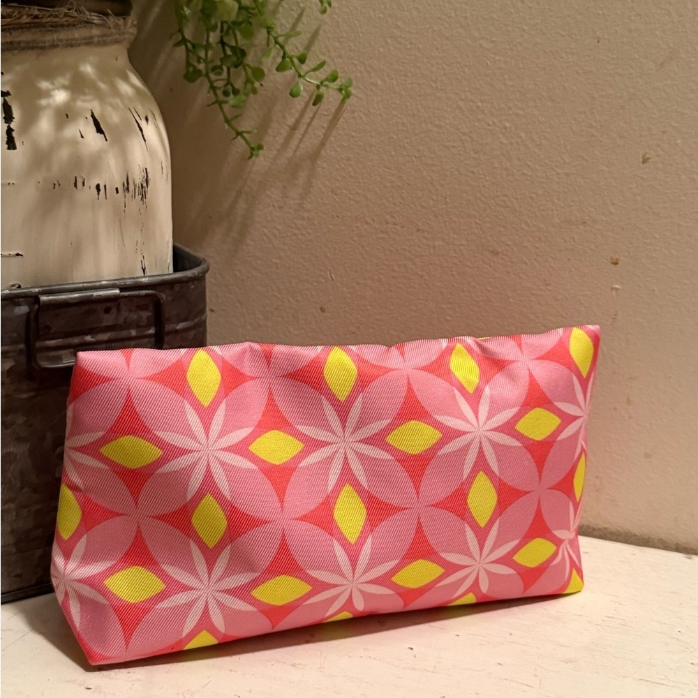 Clinique Makeup Bag Pink Flower Patterned Cosmetic Travel Mulit Bag NWOT - Picture 2 of 4